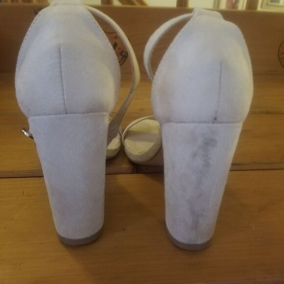 Tan Suede Heels Size 5 with 4 inch Heel - Picture 3 of 8